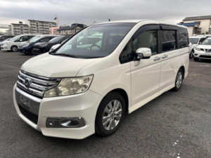 2011 Honda Stepwagon 2.0 Spada Z 5dr 8 Seats in White — image 5
