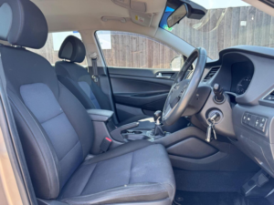 2017 Hyundai Tucson 2.0 Crdi Blue Drive Se Nav Euro 6 (s/s) 5dr in Beige — image 3