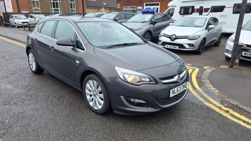 2013 Vauxhall Astra 1.6 16v Elite Euro 5 5dr in Grey — image 1