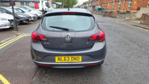 2013 Vauxhall Astra 1.6 16v Elite Euro 5 5dr in Grey — image 6