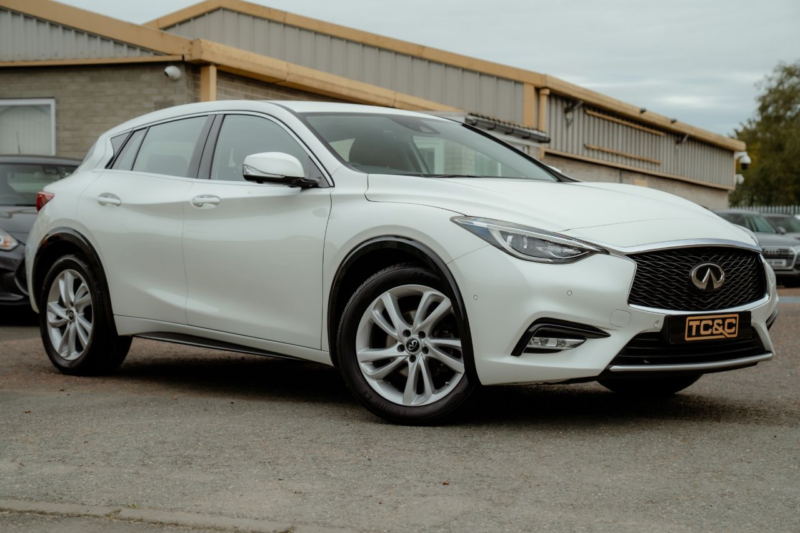 2016 Infiniti Q30 2.2d Premium Hatchback 5dr Diesel Dct AWD Euro 6 (s/s) (170 Ps) in White — image 1