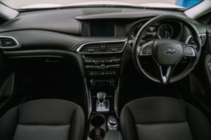 2016 Infiniti Q30 2.2d Premium Hatchback 5dr Diesel Dct AWD Euro 6 (s/s) (170 Ps) in White — image 2
