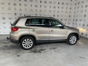 2015 Volkswagen Tiguan 2.0 Tdi Bluemotion Tech Match in Beige — image 4