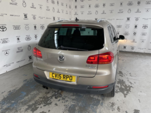 2015 Volkswagen Tiguan 2.0 Tdi Bluemotion Tech Match in Beige — image 5