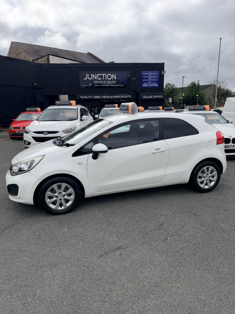 2013 Kia Rio 1.3 1 in White — image 1