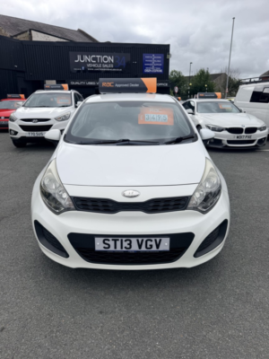 2013 Kia Rio 1.3 1 in White — image 2