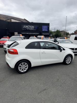 2013 Kia Rio 1.3 1 in White — image 5