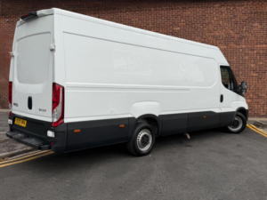 2022 Iveco Daily 2.3d Hpi 14v 35s 4100 Lwb H2 Euro 6 (s/s) 5dr in White — image 4