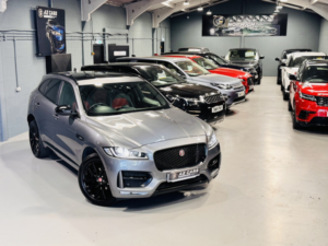 2017 Jaguar F-Pace 2.0 D180 R-Sport in Grey — image 3