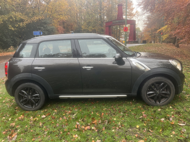 2015 MINI Countryman 1.6 Cooper All4 Countryman Auto in Grey — image 1