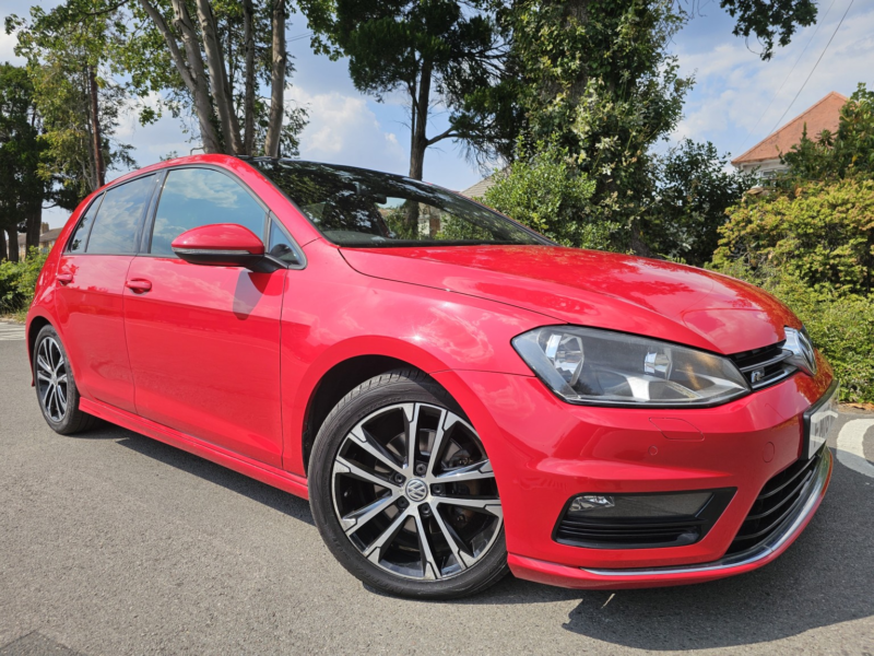 2016 Volkswagen Golf 2.0 Tdi Bluemotion Tech R-Line in Red — image 1