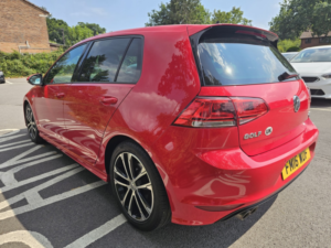2016 Volkswagen Golf 2.0 Tdi Bluemotion Tech R-Line in Red — image 4