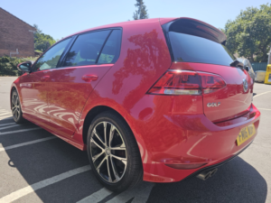 2016 Volkswagen Golf 2.0 Tdi Bluemotion Tech R-Line in Red — image 5
