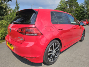 2016 Volkswagen Golf 2.0 Tdi Bluemotion Tech R-Line in Red — image 6