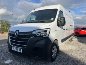 2023 Renault Master 2.3 Fwd Lm35 Blue Dci 135 Advance My23 in White — image 3
