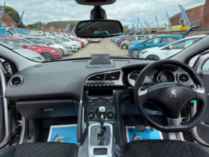2017 Peugeot 3008 1.6 Bluehdi Allure Eat Euro 6 (s/s) 5dr in Silver — image 2