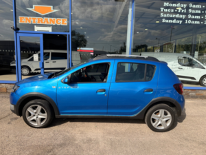 2015 Dacia Sandero Stepway 0.9 Tce Ambiance Hatchback 5dr Petrol Manual Euro 5 90 Ps in Blue — image 3