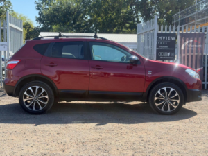 2013 Nissan Qashqai 1.5 Dci 360 2WD Euro 5 5dr in Red — image 4