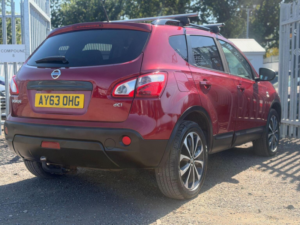 2013 Nissan Qashqai 1.5 Dci 360 2WD Euro 5 5dr in Red — image 6