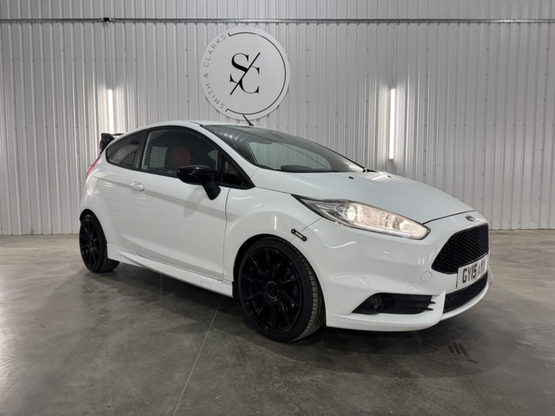 2015 Ford Fiesta 1.6 T Ecoboost St-3 in White — image 1
