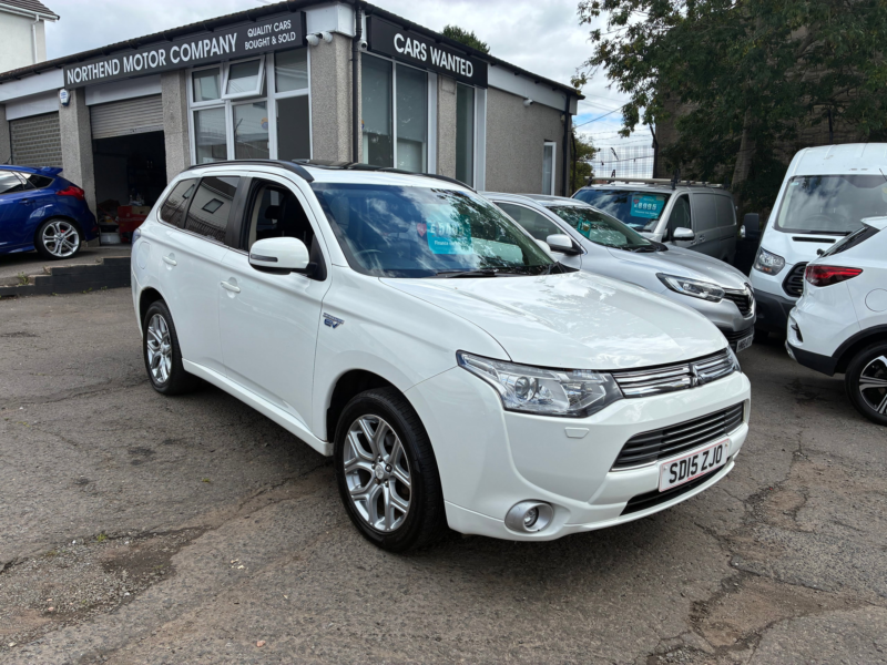 2015 Mitsubishi Outlander 2.0h 12kwh Gx4h SUV 5dr Petrol Plug-In Hybrid CVT 4WD Euro 5 (s/s) (200 Ps) in White — image 1