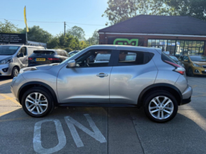 2016 Nissan Juke 1.2 Dig-T N-Connecta Euro 6 (s/s) 5dr in Silver — image 4