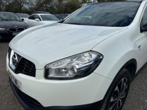 2012 Nissan Qashqai 1.5 Dci N-Tec+ 2WD Euro 5 5dr in White — image 3