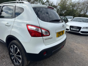 2012 Nissan Qashqai 1.5 Dci N-Tec+ 2WD Euro 5 5dr in White — image 4