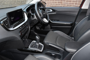 2022 Kia Ceed 1.5 T-Gdi 3 Hatchback 5dr Petrol Manual Euro 6 (s/s) (158 Bhp) in Multicolour — image 6