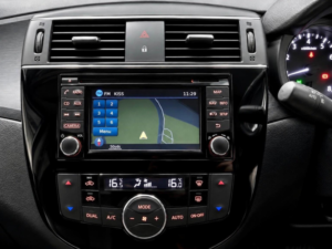 2015 Nissan Pulsar 1.2 Dig-T Tekna Euro 5 (s/s) 5dr Euro 5 in White — image 2