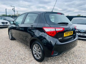 2017 Toyota Yaris 1.5 Vvt-H Icon E-CVT Euro 6 (s/s) 5dr in Black — image 2