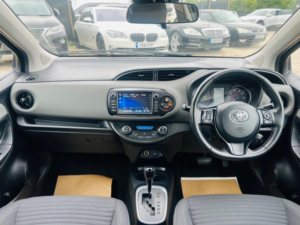 2017 Toyota Yaris 1.5 Vvt-H Icon E-CVT Euro 6 (s/s) 5dr in Black — image 3