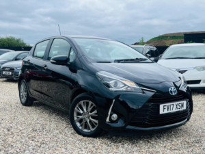 2017 Toyota Yaris 1.5 Vvt-H Icon E-CVT Euro 6 (s/s) 5dr in Black — image 4