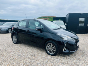 2017 Toyota Yaris 1.5 Vvt-H Icon E-CVT Euro 6 (s/s) 5dr in Black — image 5