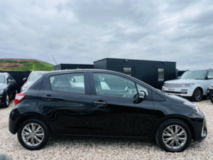 2017 Toyota Yaris 1.5 Vvt-H Icon E-CVT Euro 6 (s/s) 5dr in Black — image 6