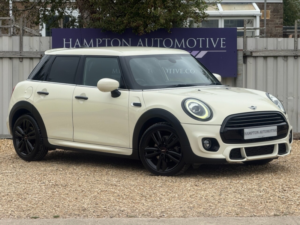 2019 MINI Hatch 1.5 Cooper Sport Hatchback 5dr Petrol Manual Euro 6 (s/s) (136 Ps) in White — image 3