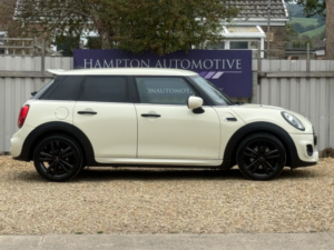 2019 MINI Hatch 1.5 Cooper Sport Hatchback 5dr Petrol Manual Euro 6 (s/s) (136 Ps) in White — image 4