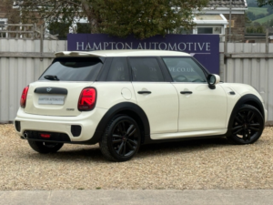 2019 MINI Hatch 1.5 Cooper Sport Hatchback 5dr Petrol Manual Euro 6 (s/s) (136 Ps) in White — image 5