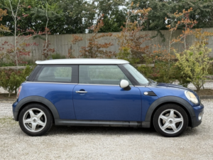 2009 MINI Hatch 1.6 Cooper Hatch in Blue — image 2