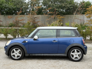 2009 MINI Hatch 1.6 Cooper Hatch in Blue — image 4