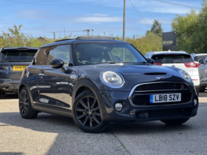 2018 MINI Hatch 2.0 Cooper S 3-Door Hatch in Grey — image 2