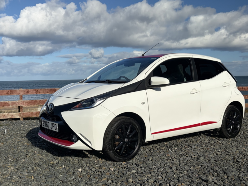 2017 Toyota Aygo Hatchback 2017 in White — image 1