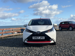 2017 Toyota Aygo Hatchback 2017 in White — image 2