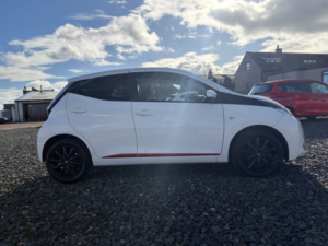 2017 Toyota Aygo Hatchback 2017 in White — image 5