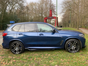 2019 BMW X5 M50d in Blue — image 2