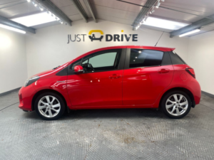 2015 Toyota Yaris 1.5 Vvt-H Sport Hatchback 5dr Petrol Hybrid E-CVT Euro 6 (101 Ps) in Red — image 2
