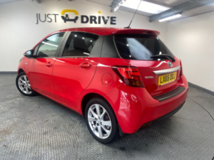 2015 Toyota Yaris 1.5 Vvt-H Sport Hatchback 5dr Petrol Hybrid E-CVT Euro 6 (101 Ps) in Red — image 3