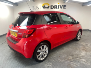 2015 Toyota Yaris 1.5 Vvt-H Sport Hatchback 5dr Petrol Hybrid E-CVT Euro 6 (101 Ps) in Red — image 5