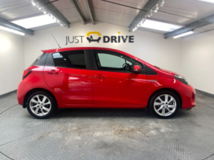 2015 Toyota Yaris 1.5 Vvt-H Sport Hatchback 5dr Petrol Hybrid E-CVT Euro 6 (101 Ps) in Red — image 6