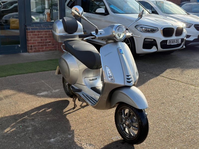 2022 Piaggio Vespa Elettrica 70 Wheel-Hub Engine Euro 5 in Silver — image 1